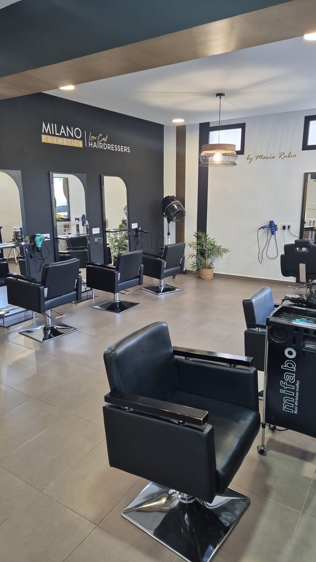 Interior de Milano Cosmetics en Cala de Mijas