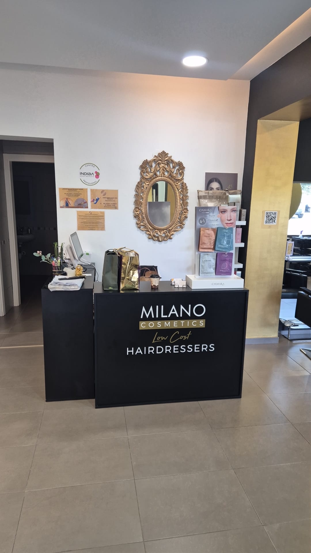 Recepción en peluquería Milano Cosmetics en Cala de Mijas