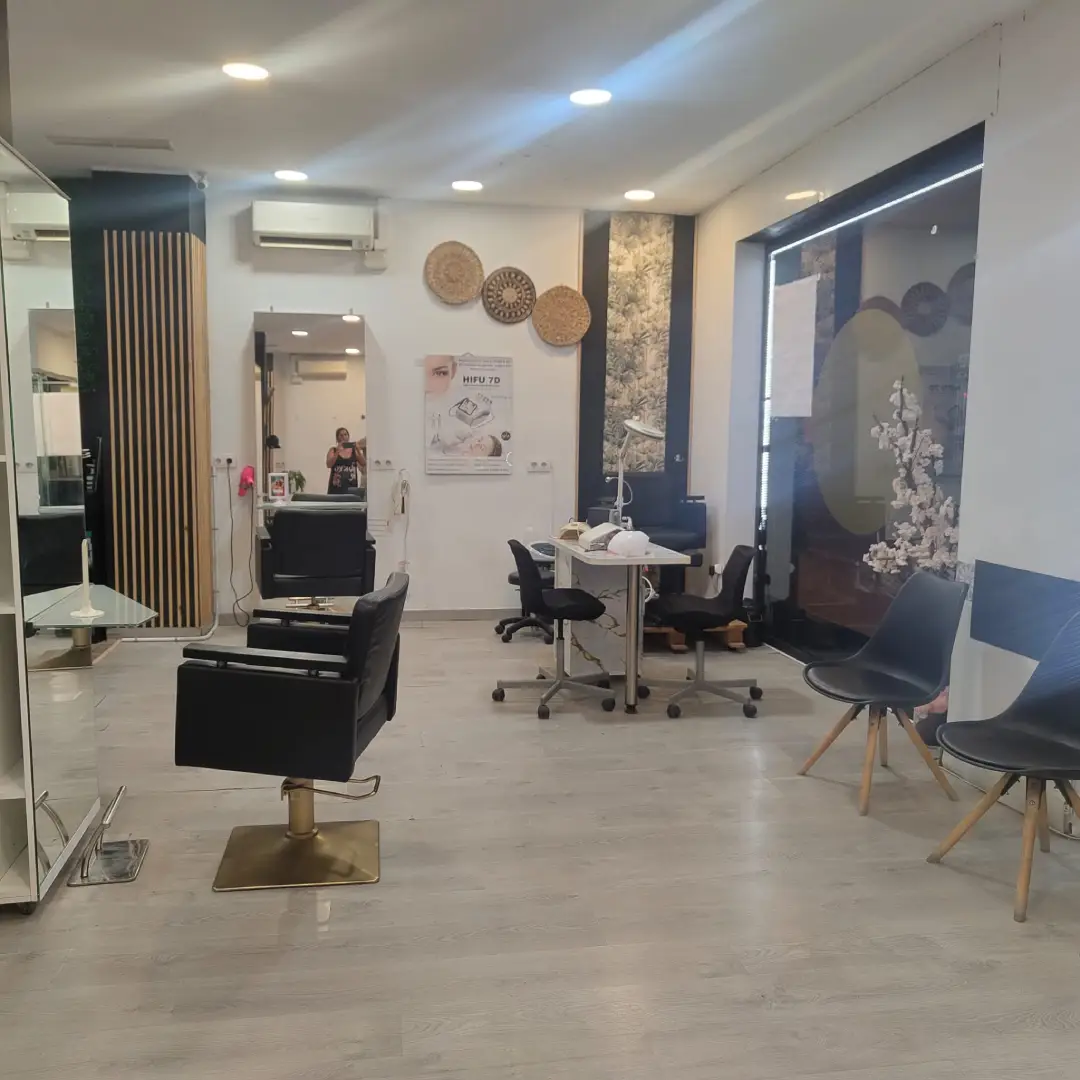 Salón de peluquería en Ángel Guimerá, Valencia